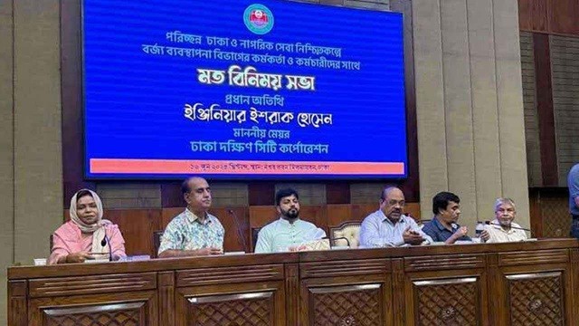 শপথ ছাড়াই মেয়রের ‘আসনে’ বসলেন ইশরাক!