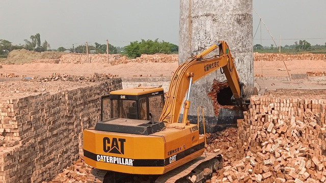 কৃষিজমিতে ইটভাটা, গুঁড়িয়ে দিল প্রশাসন