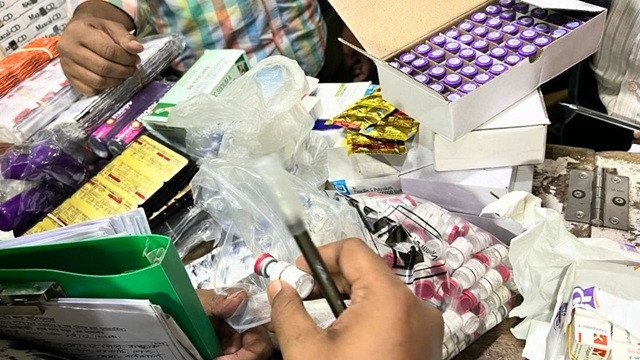   ৪ লক্ষাধিক টাকার অনিবন্ধিত ইনসুলিন-ওষুধ জব্দ