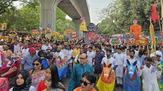 হাজারো প্রাণের উচ্ছ্বাসে শেষ হলো বর্ষবরণ আনন্দ শোভাযাত্রা