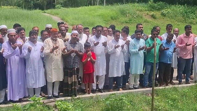 টাঙ্গাইলের নিহত দুই শিক্ষার্থীর বাড়িতে বিএনপি নেতাকর্মীরা