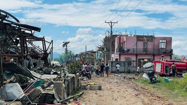 বিস্ফোরণে গ্রামটির অনেক ঘরবাড়ি বিধ্বস্ত হয়। ছবি: সংগৃহীত।