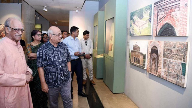 মুক্তিযুদ্ধ জাদুঘর পরিদর্শন করলেন উপদেষ্টা ফারুক-ই আজম