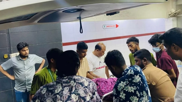 নামাজরত অবস্থায় দুর্বৃত্তের কোপে আহত আওয়ামী লীগ নেতার মায়ের মৃত্যু