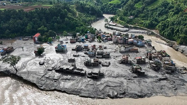 নেপালে দীর্ঘ হচ্ছে লাশের সারি, মৃতের সংখ্যা পৌঁছাল ৩৩২ জনে