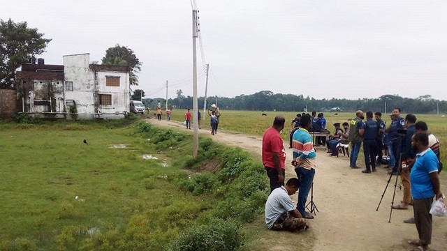 নেত্রকোণায় ঘিরে রাখা বাড়িতে প্রচুর বিস্ফোরক রয়েছে