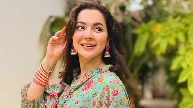 ভক্তদের সারপ্রাইজ দিলেন হানিয়া আমির