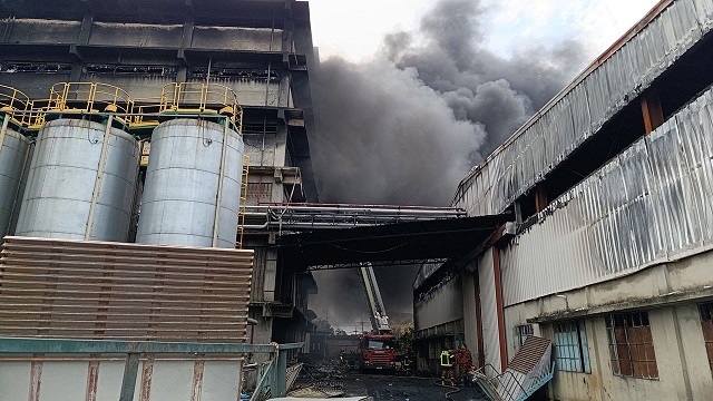 ২১ ঘণ্টা পর গাজী টায়ার কারখানার আগুন নিয়ন্ত্রণে