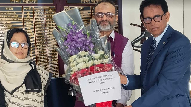 ঢাবি উপাচার্য অধ্যাপক নিয়াজ আহমদ খানের পদত্যাগ