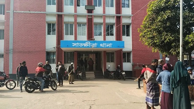 কুপিয়ে হত্যার পর পুকুরে ফেলে রাখা হয় মরদেহ