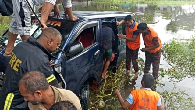 বিমানবন্দর থেকে প্রবাসীকে নিয়ে ফেরার পথে প্রাণ গেল একই পরিবারের সাতজনের