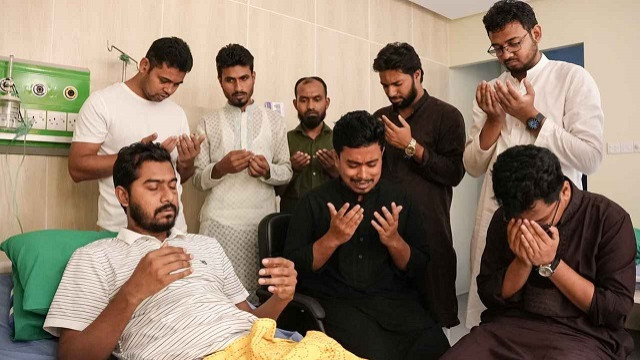হাসপাতালে নুরের শয্যাপাশে ডাকসুর নতুন নেতারা