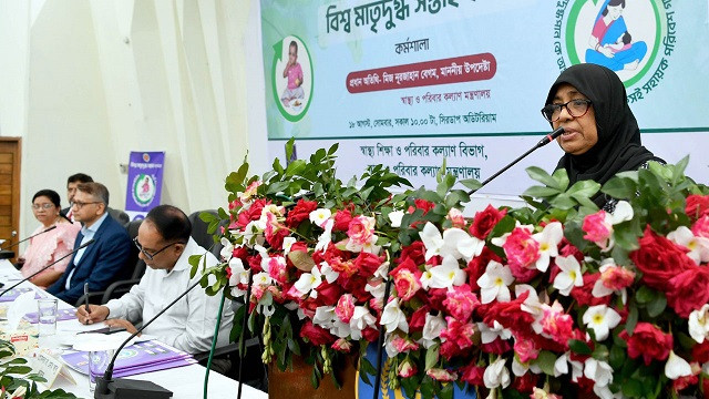 মাতৃদুগ্ধ খাওয়ানোর হার কমছে, ঝুঁকি বাড়াচ্ছে গুঁড়া দুধ