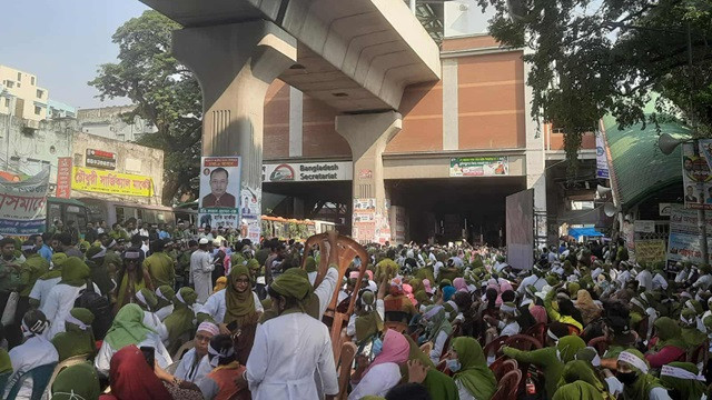 জাতীয় নার্সিং কমিশন গঠনের দাবিতে সমাবেশ, সড়ক অবরোধ