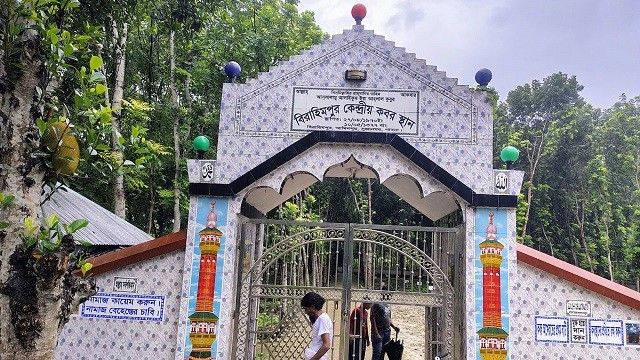 পাবনায় কবরস্থান থেকে রাতের আঁধারে ২১টি কঙ্কাল চুরি