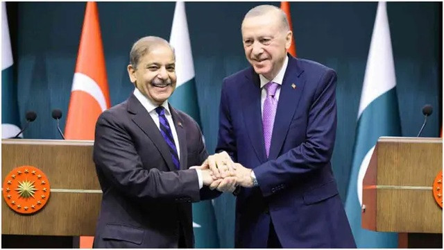 সৌদি-কাতার-তুরস্ক সফরে শেহবাজ শরিফ