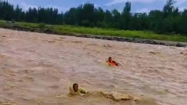 পাকিস্তানে ভারী বৃষ্টিপাত ও বন্যার সতর্কতা জারি, ভূমিধসের আশঙ্কা