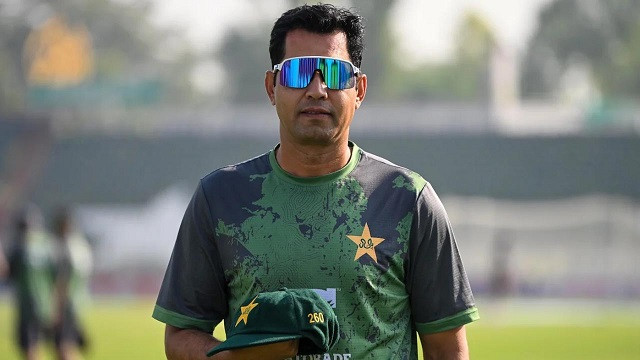 ৩৮ বছর ২৯৯ দিন বয়সে জাতীয় দলে অভিষেক আফ্রিদির