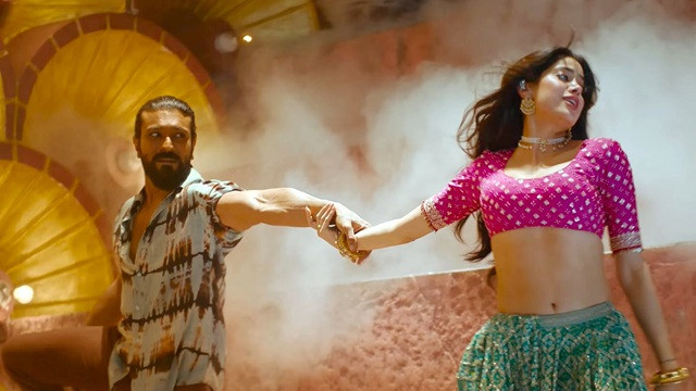বক্স অফিসে ঝড়, তবু এই সিনেমা নিয়ে বিতর্ক কেন?