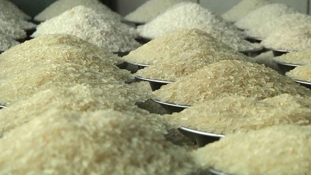 হিলি বন্দর দিয়ে চাল আমদানি, কেজিতে কমল ৫-৬ টাকা