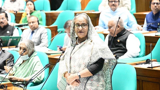 রক্তাক্ত হাতে খাবার খেতে খেতেই জিয়া ফাঁসির আদেশে স্বাক্ষর করতেন