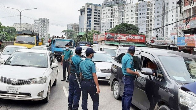 ট্রাফিক শৃঙ্খলা : জরিমানা ৩০ লাখ, ৬৪ গাড়ি ডাম্পিং