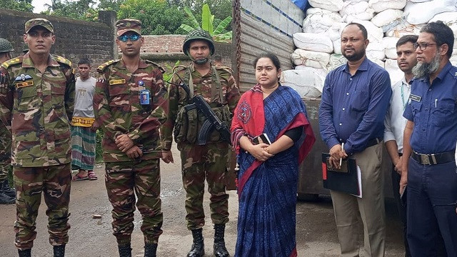 যৌথ অভিযানে ১৩ টন পলিথিন জব্দ, ৬ লাখ টাকা জরিমানা