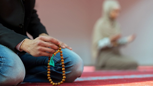 দরুদ শরীফের বাংলা উচ্চারণ ও অর্থ