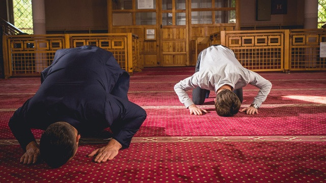 মুমিনের জীবনের শ্বাস-প্রশ্বাস নামাজ