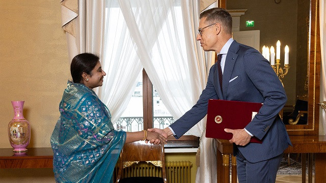 ফিনল্যান্ডের রাষ্ট্রপতির কাছে বাংলাদেশি দূতের পরিচয়পত্র পেশ