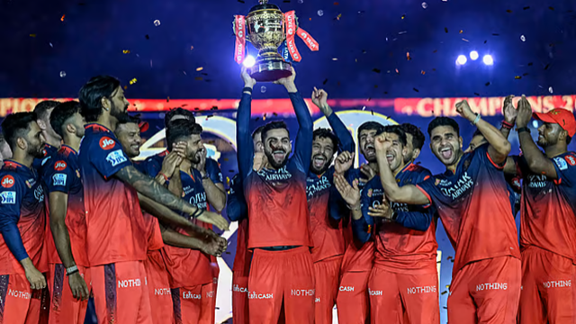 ১৮ বছর, ২৬৭ ম্যাচ ও ৮৬৬১ রানের বিনিময়ে পাওয়া কোহলির এই ট্রফি