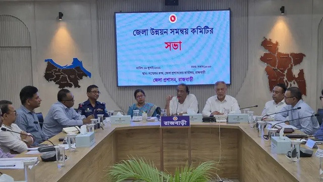 রাজবাড়ীতে উন্নয়নকাজের ধীরগতিতে প্রতিমন্ত্রীর ক্ষোভ