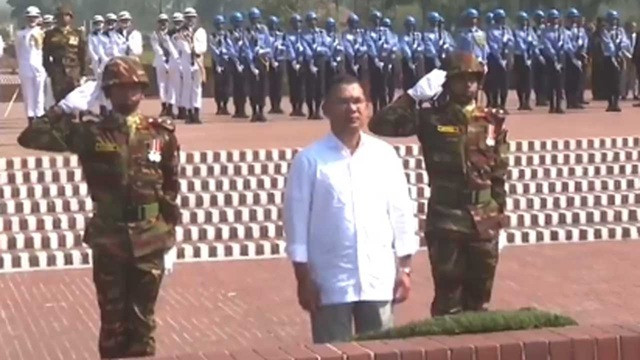 স্মৃতিসৌধে শ্রদ্ধা জানালেন প্রধানমন্ত্রী