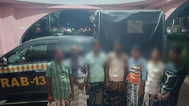 গোদাগাড়ীতে জমি সংক্রান্ত বিরোধে ব্যবসায়ীকে হত্যা, গ্রেপ্তার ৭