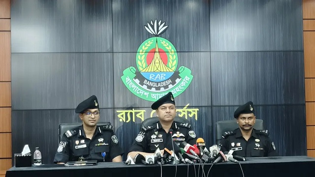 সন্ত্রাসী ভাড়া করে ক্যান্সার হাসপাতালের উপ-পরিচালককে ছুরিকাঘাত