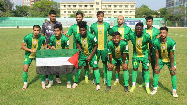 হাতে পতাকা, জার্সিতে ফিলিস্তিনি প্রতীক নিয়ে খেললেন ফুটবলাররা