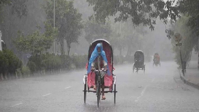 ৩১ জেলায় ভারী বৃষ্টির আভাস, কমবে দিন ও রাতের তাপমাত্রা