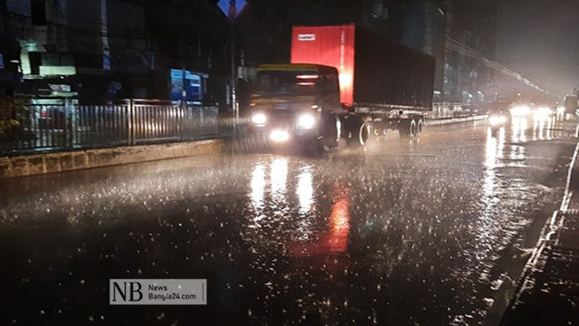 রাতে ঢাকায় বৃষ্টির আভাস, কমবে তাপমাত্রাও