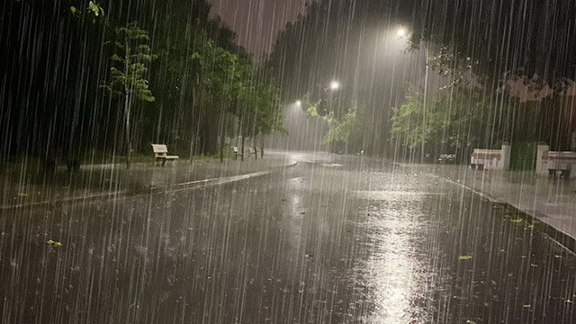 ঢাকায় রাতে মাঝারি ধরনের বৃষ্টি হতে পারে