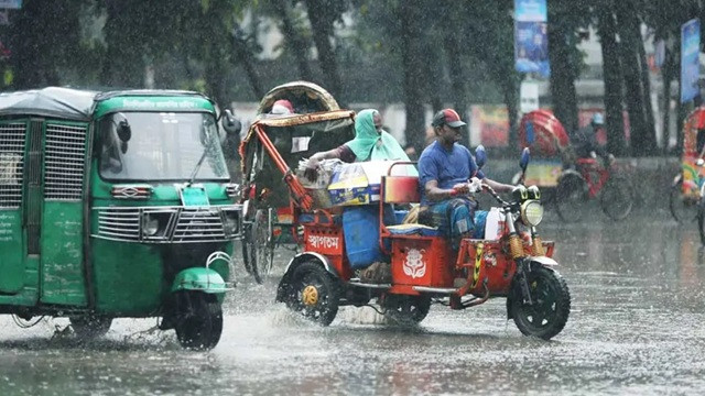 ২৪ ঘণ্টায় ঢাকায় ৩২ মিলিমিটার বৃষ্টিপাত