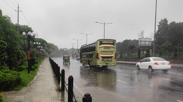 আজও ভারী বর্ষণের আভাস, অপরিবর্তিত থাকবে তাপমাত্রা