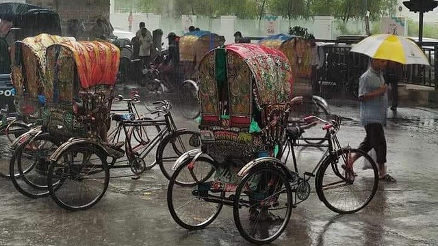 সারাদেশে বজ্রবৃষ্টির আভাস, তাপমাত্রা কমবে ৩ ডিগ্রি