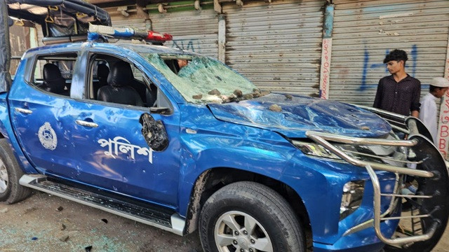 গোয়ালন্দে পুলিশের ওপর হামলা ও গাড়ি ভাঙচুরের ঘটনায় গ্রেপ্তার ৫