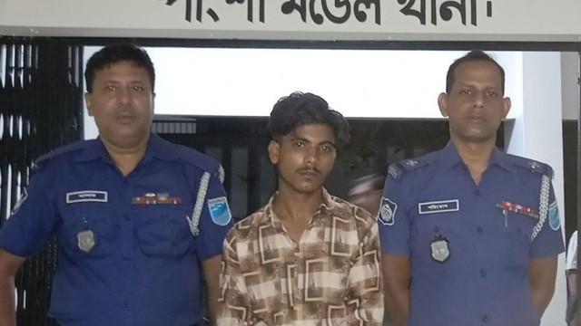 ২ স্কুল ছাত্রীকে ধর্ষণের ঘটনায় অভিযুক্ত দুই যুবক গ্রেপ্তার