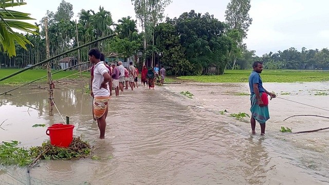 রংপুরে পানিবন্দি ৩০ হাজার মানুষ