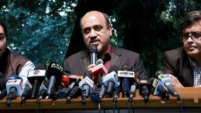 ‘রাষ্ট্রপ্রধানের পোট্রেট ব্যবহার শুরু থেকেই অন্তর্বর্তী সরকার নিরুৎসাহিত করছে’