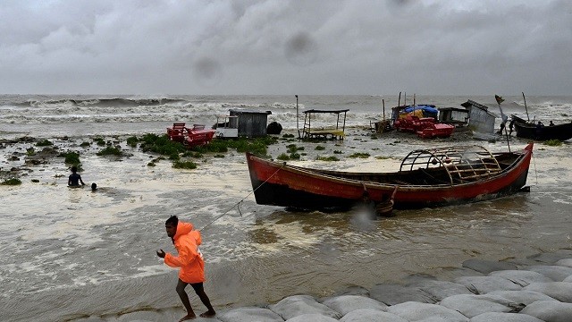 ৬টার পর খেপুপাড়া অতিক্রম করবে ঘূর্ণিঝড় ‘রেমাল’র কেন্দ্র