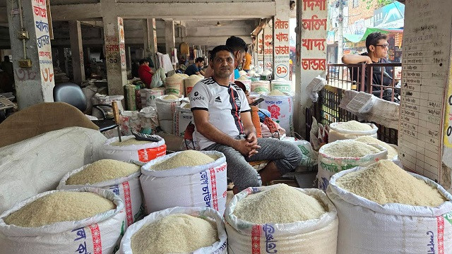আমদানির প্রভাবে নওগাঁয় কমতে শুরু করেছে চালের দাম