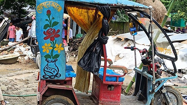 চার্জে দেওয়া অটোরিকশা থেকে বিদ্যুৎস্পৃষ্ট হয়ে মা-মেয়ের মৃত্যু