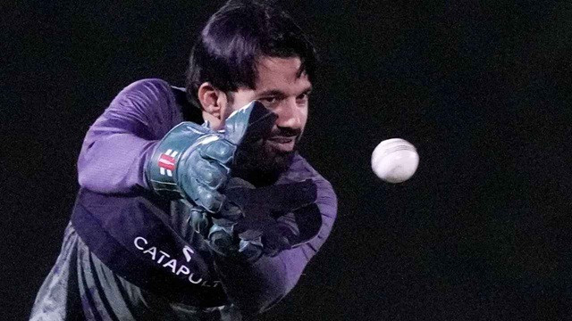 প্রতি ছক্কায়, উইকেটে ফিলিস্তিনে লাখ রুপি দেবে রিজওয়ানরা